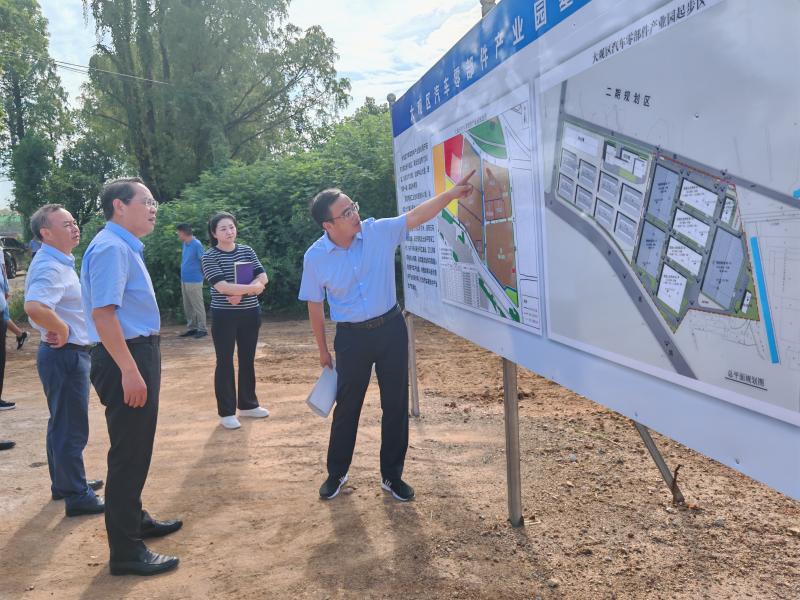 潘功发现场调度重点项目建设和生态环保整改工作
